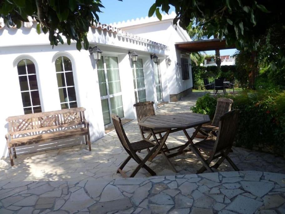 11647 - Private Cosy In Area Villa *