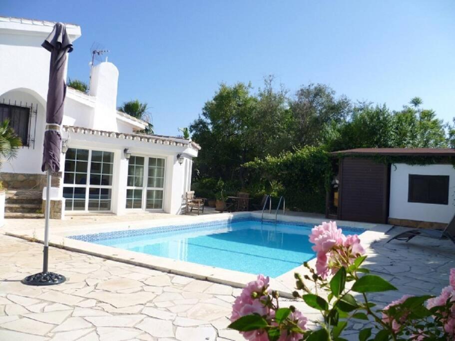 11647 - Private Cosy In Area Villa Marbella