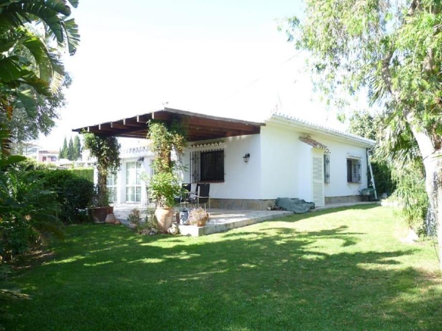 11647 - Private Cosy In Area Villa